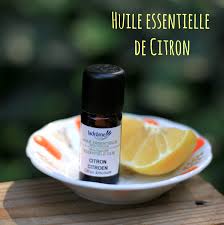 8 Facons D Utiliser L Huile Essentielle De Citron Huile Essentielle Citron Huiles Essentielles Produits De Beaute Naturels