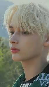 ☆ Huening Kai ☆*° CROWN' Behind The Scenes, txt crown HD phone wallpaper