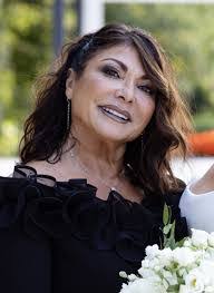 Jenny Oneill's Instagram, Twitter & Facebook