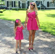 Vestiti mamma e figlia uguali, dove acquistare online. Madre E Figlia Uguali Nello Stile Www Visitami Net Donne Moda