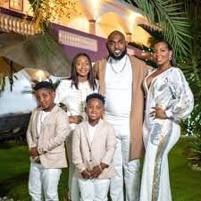 Jairo Bautista2 | Marcell Ozuna junto a su familia en Navidad. ❄🎄  #dominicanosengrandesligas👉💪🔥⚾⭐🙏🇩🇴 📷(-@thebigbear13ozuna  @genesisdeozuna #familia... | Instagram