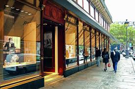 Dort gibt es auch viele restaurants, cafés, kinos und banken. Shopping In Paris Uhren Und Schmuck