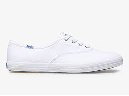 Dip a cloth or soft brush into the soapy water and gently. How To Clean White Sneakers A Comprehensive Guide Chatelaine