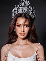 Starting my Da Lat journey in this beautiful hand-painted Ao Dai by @ trung.dinh.7731 , adorned with the city's iconic landmarks. 🥰 Celebrating  the culture, the charm, and all the magic that makes