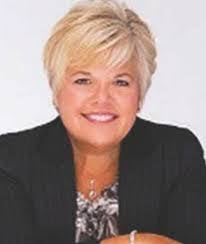 Lynn Cofield's Instagram, Twitter & Facebook