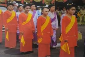 Baju bodo biasanya digunakan oleh masayrakat suku bugis untuk menghadiri acara tertentu misalnya untuk upacara pernikahan hingga menyambut kedatangan tamu agung. Laku Tepu Pakaian Adat Sulawesi Utara Halaman All Kompas Com