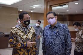 Misalnya, pelajar yang mempunyai kelebihan uang atau memiliki orang. Rzfrvyrn6ojzrm