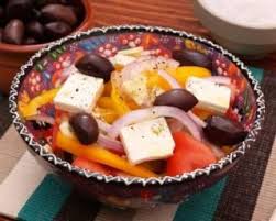 Recette De Salade De Tomates Sechees Poivrons Marines Et Olives A La Feta Recette Salade Tomate Recette Salade De Tomate Recette