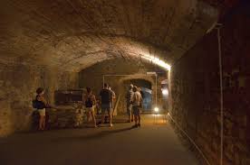 Viterbo é uma comuna italiana da região do lácio, capital da província de viterbo, com cerca de 60.387 habitantes (censo. Unterirdisches Viterbo Terra Italia