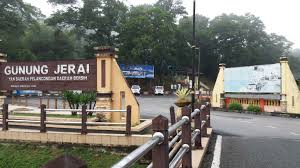 From alor setar, mount jerai is reachable within an hour and 15 minute drive. Mohd Faiz Bin Abdul Manan Gunung Jerai