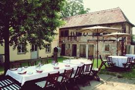 1752 wurde das weinhaus steinbach als weinhandel eines kölner klosters erbaut und blickt auf über 250 jahre gastfreundlichkeit und geschichte des rheinlands zurück. Haus Steinbach Radebeul Wein Erleben In Historischem Weinkeller Miomente Entdeckermagazin