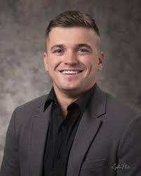 Julie Troyer's Instagram, Twitter & Facebook