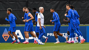 Feux d’artifice, chants, Gignac et Henry: la drôle de soirée des Bleus à la veille du match face au Maroc