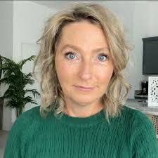 Angela Masson's Instagram, Twitter & Facebook