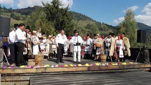 Muzica de petrecere 2020 mihai de la ciocanesti super colaj muzica populara si de petrecere 2020 dragii prietenii va invitam sa. Ansamblul Folcloric CiobÄnasul Din SieuÅ£ Prezent In Bucovina La Festivalul Obiceiurilor PÄstoresti RÄscolul Oilor De La CiocÄnesti RÄsunetul