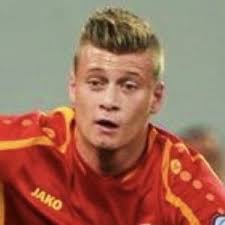 Ezgjan alioski (born 12 february 1992) is a macedonian footballers who plays as a left back for british club leeds united. Ezgjan Alioski Soccer Player Alter Geburtstag Bio Fakten Familie Vermogen Grosse Mehr Allfamous Org