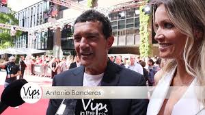 Das sagt der superstar über den. Antonio Banderas Mit Freundin Nicole Kimpel Youtube