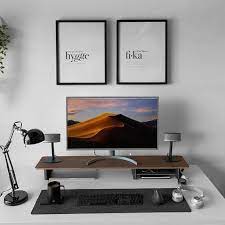 Set up speakers and other peripherals symmetrically around your computer monitor. 8 Ultimate Minimal Desk Setups Tips Minimal Desk Setups