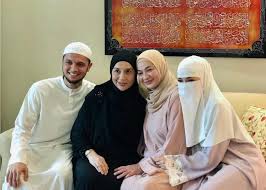 Mohd noor nama ibu : Neelofa Pula Nikah Minggu Ini Ada Saksi Nampak Pu Riz Belek Samping Songket Hiburan Mstar