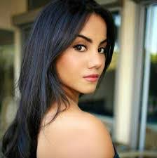 Isabella Hendricks's Instagram, Twitter & Facebook