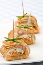 Rollos De Crepas Con Salmon Ahumado Receta Comida De Picoteo Saludable Rollitos De Salmon Recetas De Comida