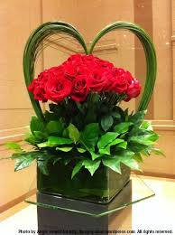 You can send heart shape red roses arrangement with cake, chocolate or teddy bear or greeting card just. Valentines Day Heart Shaped Flowers021412 Jpg 478 640 Piks Flower Arrangements Simple Flower Arrangements Valentines Flowers