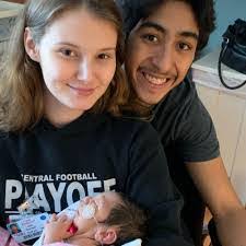 Heather Rowlett's Instagram, Twitter & Facebook