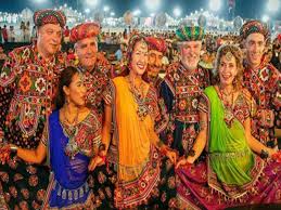 Dandiya Night: भारत की इन जगहों पर धूमधाम से सेलिब्रेट की जाती है डांडिया  नाइट, यहां लें इस उत्सव का मजा Best places in India for dandiya nights and  Navratri celebrations 2022,