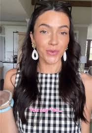 Kari Brock's Instagram, Twitter & Facebook