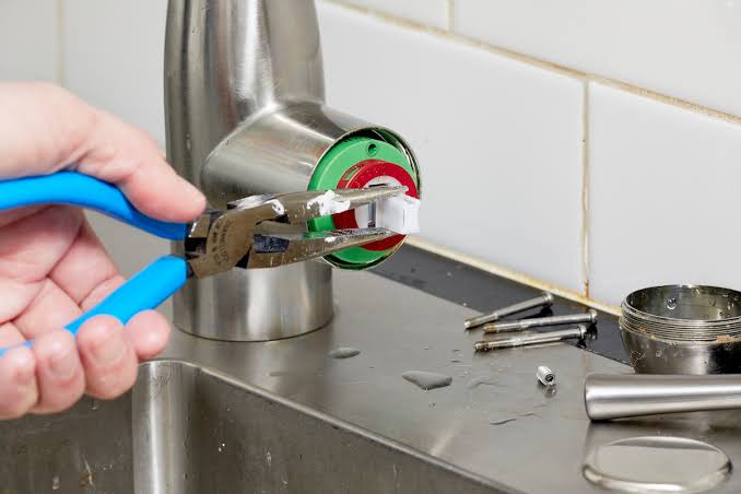 Kitchen Faucet Repair & Replacement