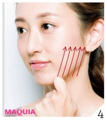 たるみやフェイスラインのガタつきを撃退 顔のコリをほぐしてシャープに マキアオンライン maquia online フェイスマッサージ スキンケア用品 顔