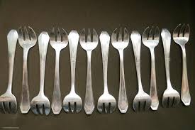 12 Fourchettes A Huitres En Metal Argente Reve De Brocante