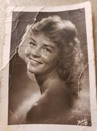 Lola Hoyt's Instagram, Twitter & Facebook