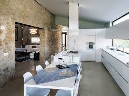 Une Ferme Renovee A Pals En Espagne Planete Deco A Homes World Renovation De La Ferme Renovation Vieille Maison Maison Rurale