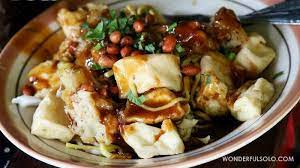 Berburu Kuliner Lezat Di Kota Kelahiran Jokowi Coba Lezatnya Tahu Kupat Legendaris Pak Gombloh Tribun Travel