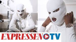 Cuz, som inte vill ställa upp med namn, visar sig inte utan mask på bilder. Rapparen 1 Cuz Darfor Ar Han Maskerad Youtube