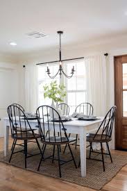 Chip And Joanna Gaines Team Up With Cleveland Browns Quarterback And Former Baylor University Heisman Wi Sala De Jantar Decoracao Rustica Decoracao Com Madeira