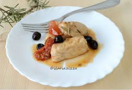 Provate anche la ricetta del nasello al forno, insaporito con timo, prezzemolo, aglio, scalogno e limone. Cuori Di Filetti Di Nasello In Padella Ilaria Zizza
