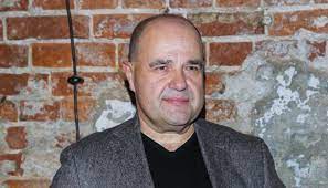 Cezary żak i artur barciś stworzyli kultowy już duet pomysłowych przyjaciół. Cezary Zak Ukrywal Przed Wszystkimi Straszna Chorobe Teraz Podpiety Do Specjalistycznej Aparatury Prosi Tylko O Jedno Zdjecia Super Express Wiadomosci Polityka Sport