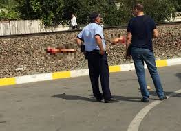 Se zice că dacă avem ploaie în ziua de 29 aprilie, atunci ne putem aștepta ca în săptămânile următoare să avem vreme rece, cu temperaturi mai. BÄƒrbat FÄƒcut BucÄƒÈ›i DupÄƒ Ce A Fost Lovit De Tren La Valu Lui Traian Video