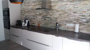 Cuisine Ixina Laquee Beige Dessus Stratifie Mur Parement Cote Verriere Cuisine Ixina Cuisine Amenagement Cuisine
