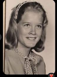 Jeanette Applegate's Instagram, Twitter & Facebook