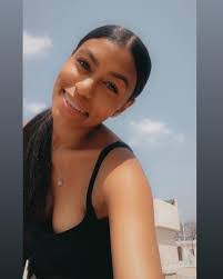 Chelsea Kinsey's Instagram, Twitter & Facebook