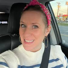 🚦 Welcome to Burleson's Most Ignored Protected U-Turn! 🚦 At the famous  intersection of Wilshire Blvd (FM174) and John Jones Dr (FM731), we have a  protected U-turn lane. That means when drivers