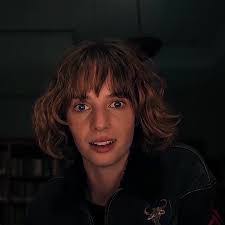 Robin Gage's Instagram, Twitter & Facebook