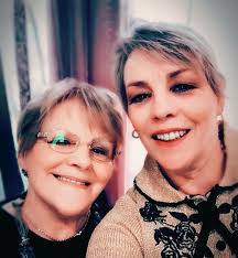 Remove glare and jewelry from photo?