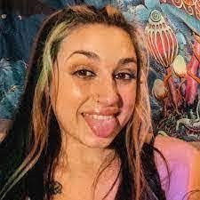 Heather Cavender's Instagram, Twitter & Facebook