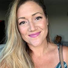 Jen Bowen's Instagram, Twitter & Facebook