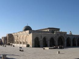 Menurut sebuah catatan, pembangunan masjid al haram lebih dahulu 40 tahun daripada. Al Aqsa Mosque Wikidata