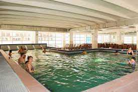 * in restaurantele complexului balnear cozia ( corpul caciulata, corpul oltul si corpul cozia) este obligatorie tinuta decenta. Piscine Calimanesti Caciulata